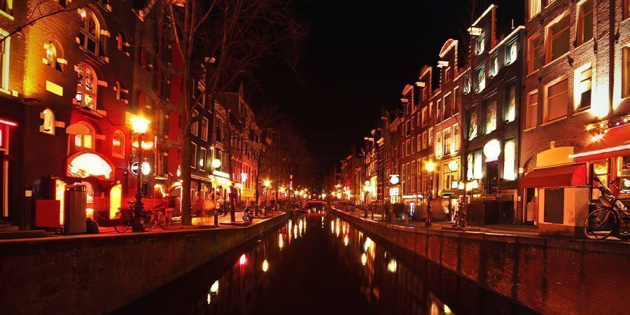 Posti Migliori Dove Fumare Ad Amsterdam: Quartiere A Luci Rosse