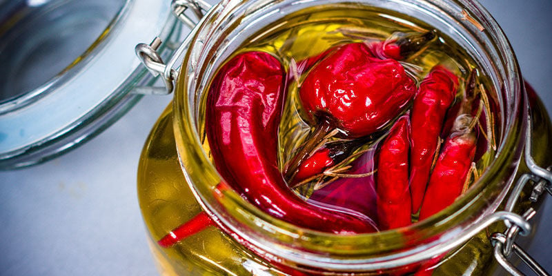 Preparare l'olio al peperoncino: Una procedura semplicissima
