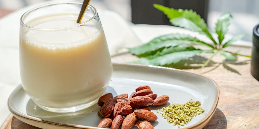Ricetta Per Latte Di Mandorle Vegano Infuso Di Cannabis